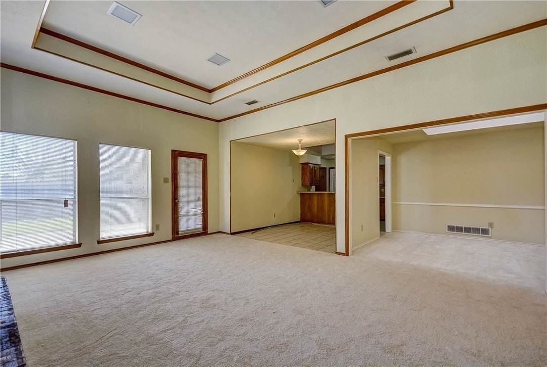 1104 Wimbledon Ln - Photo 6 of 27