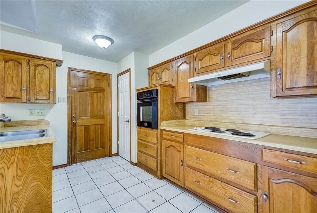 1104 Wimbledon Ln - Photo 7 of 27