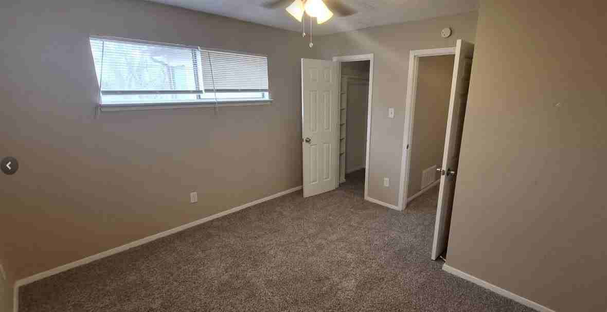 805 N Oak St #105 - Photo 5 of 10