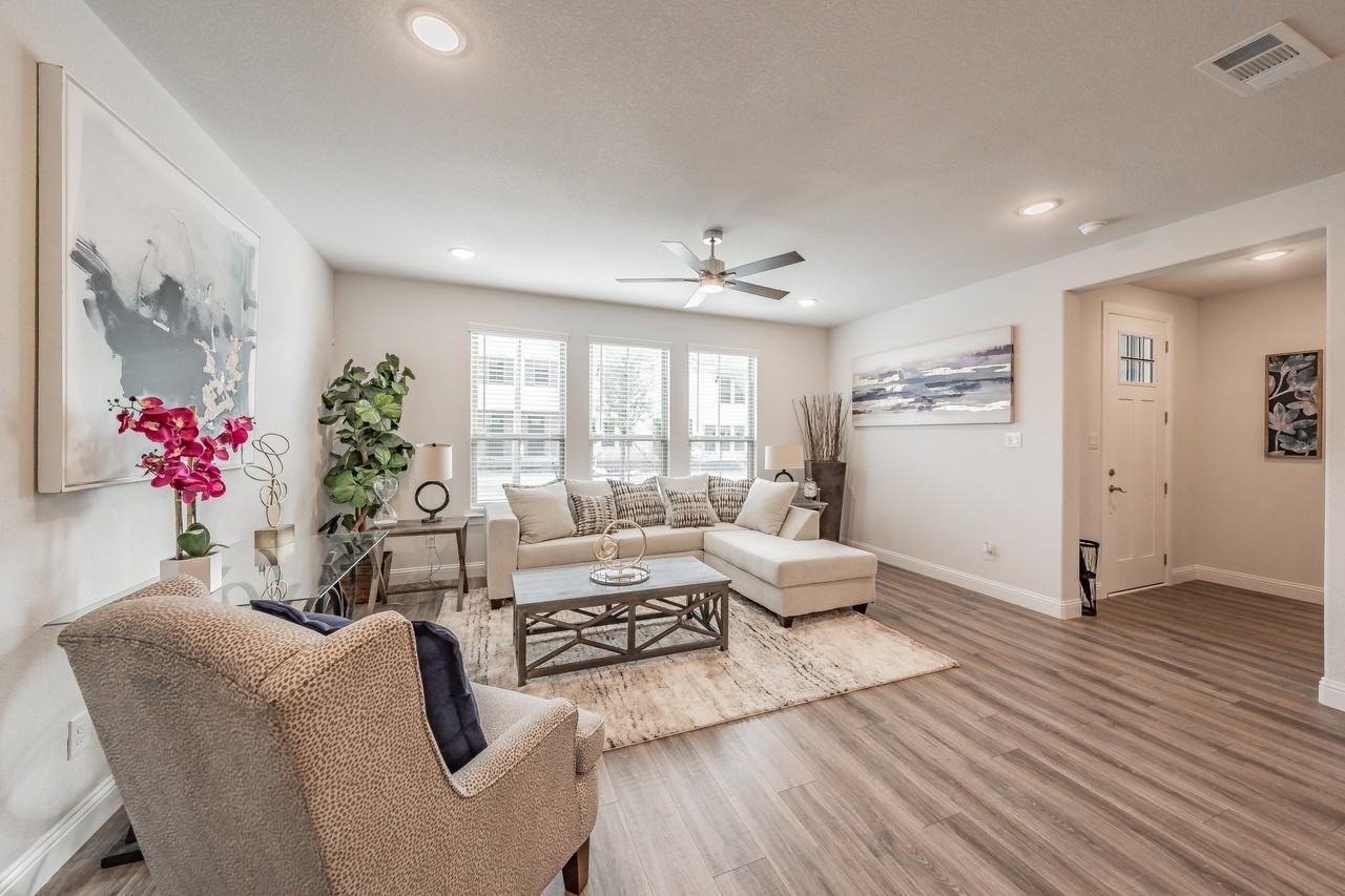 9713 Thorncrown Ln - Photo 3 of 37