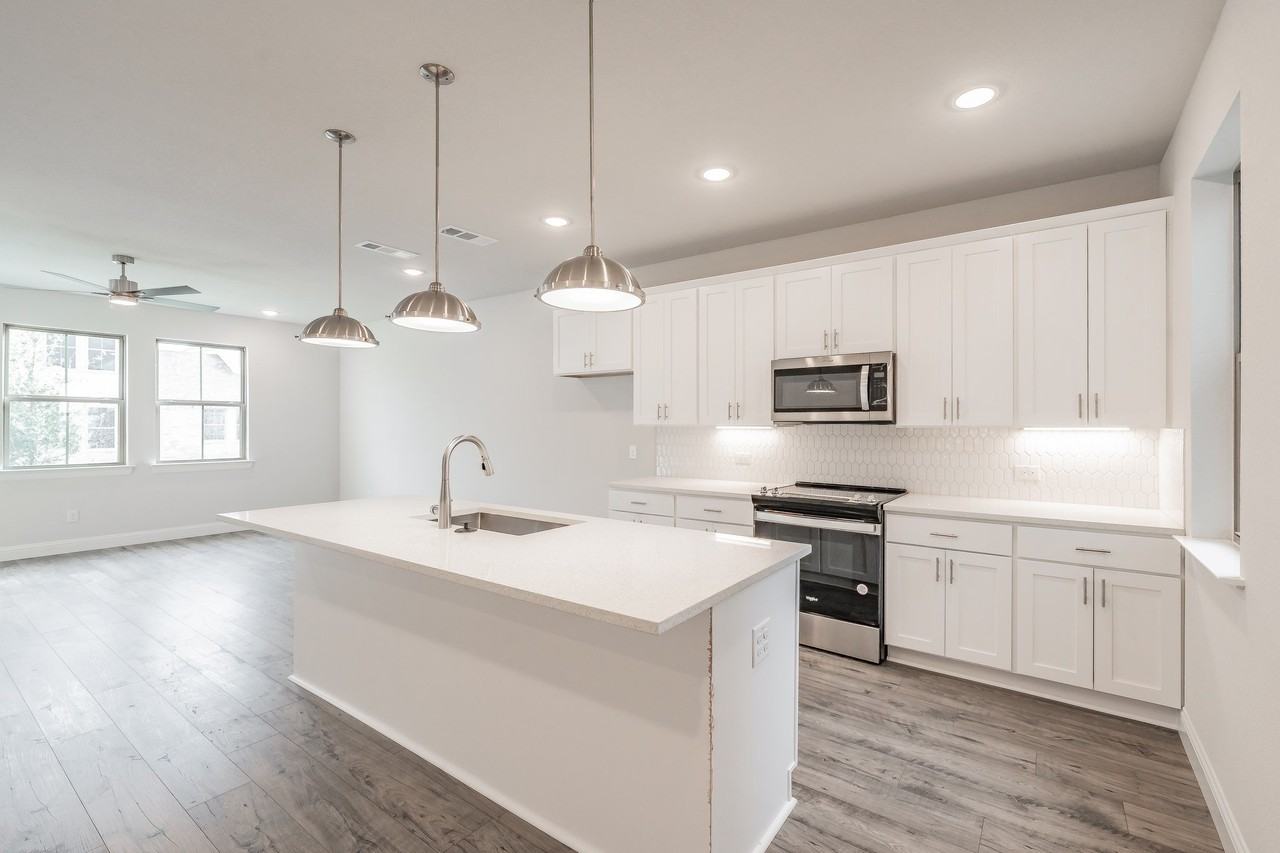 9709 Thorncrown Ln - Photo 2 of 39