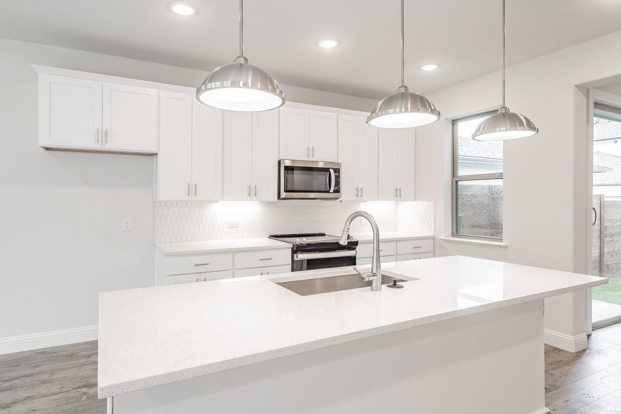 9709 Thorncrown Ln - Photo 3 of 39
