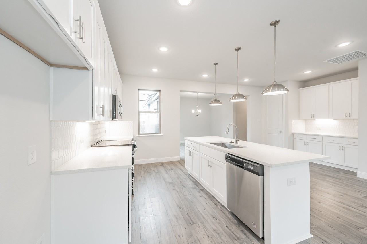 9709 Thorncrown Ln - Photo 6 of 39