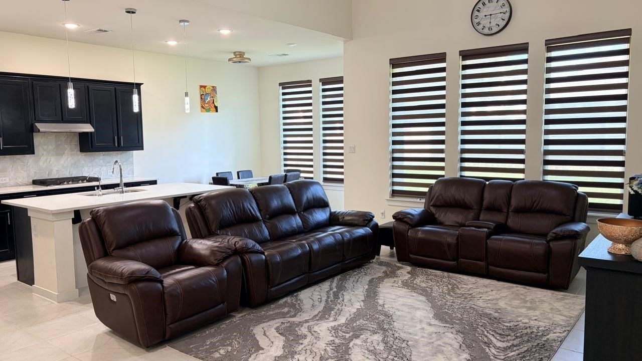 524 Oakmoss St - Photo 4 of 35