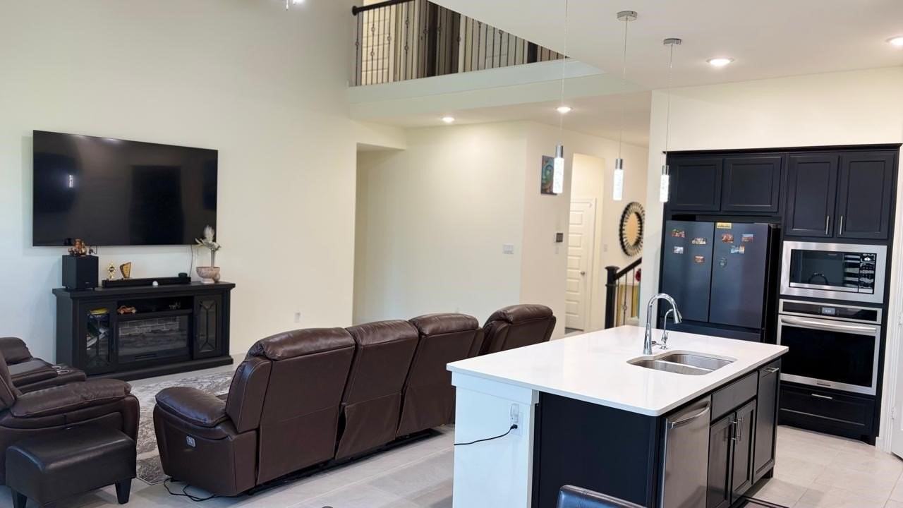 524 Oakmoss St - Photo 6 of 35