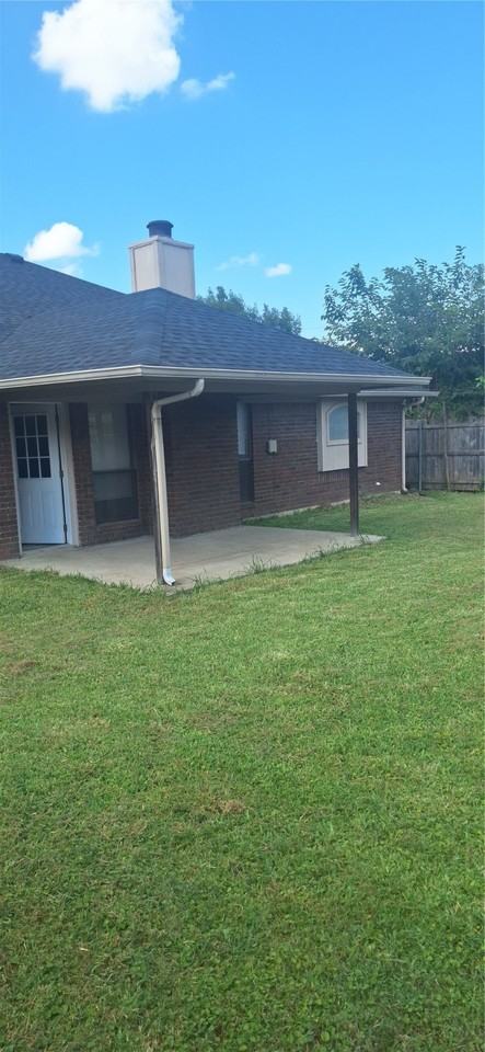 802 Crystal Creek Ln - Photo 3 of 19