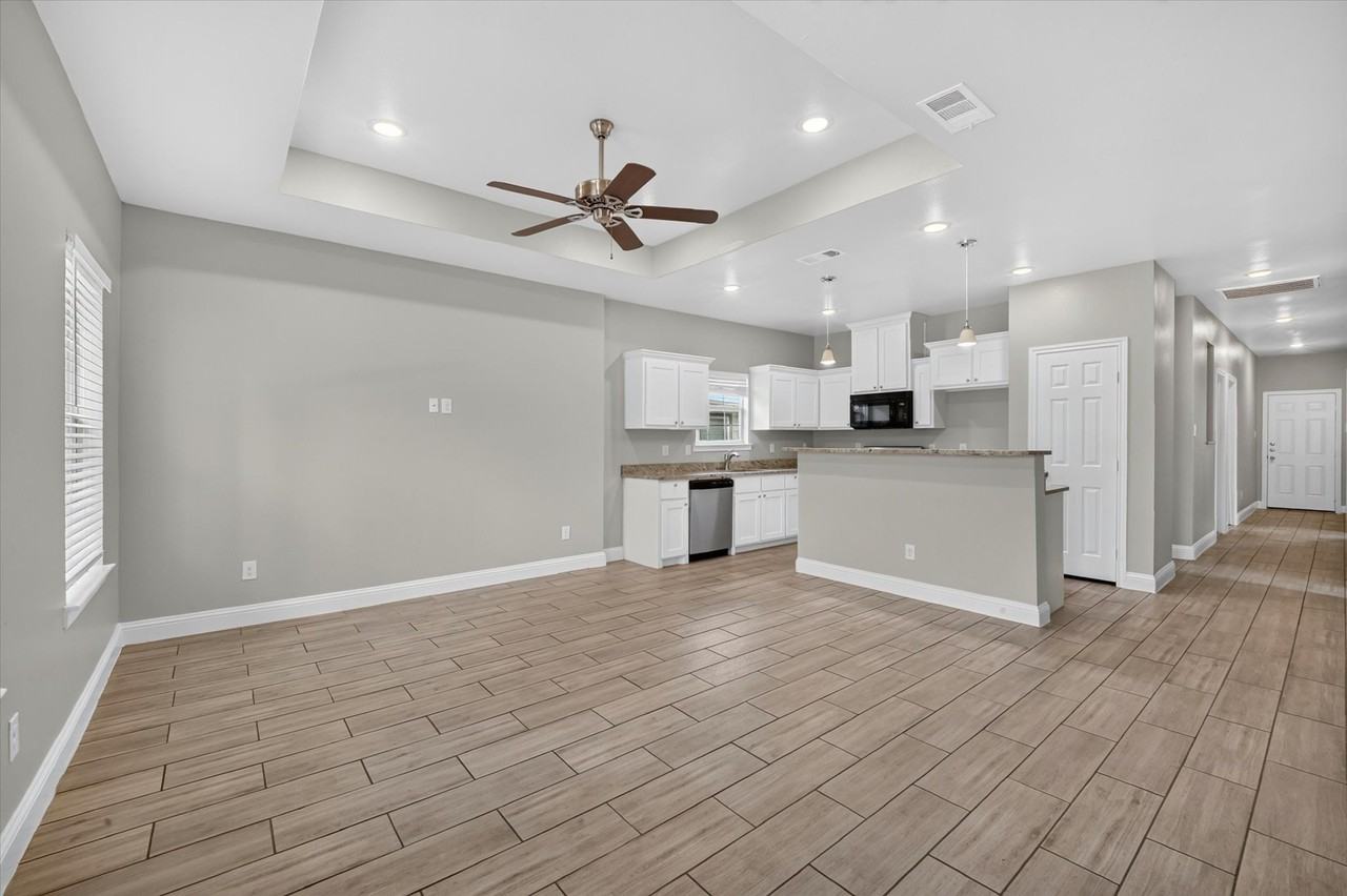 3205 Bois D Arc St - Photo 2 of 24