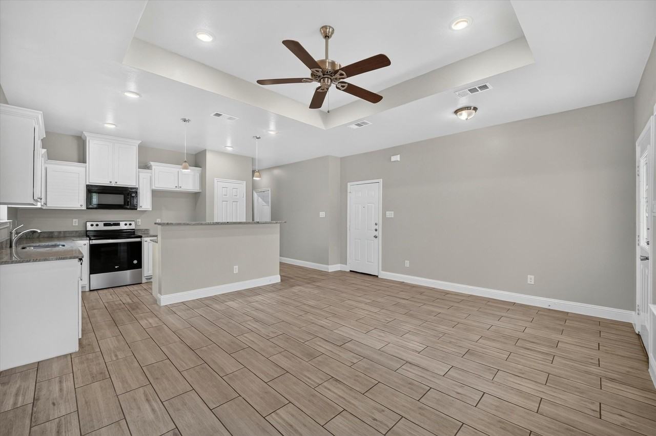 3205 Bois D Arc St - Photo 3 of 24