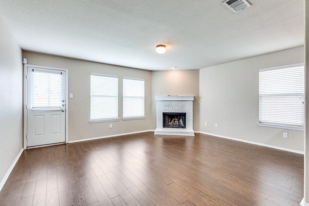2417 Grand Rapids Dr - Photo 2 of 10