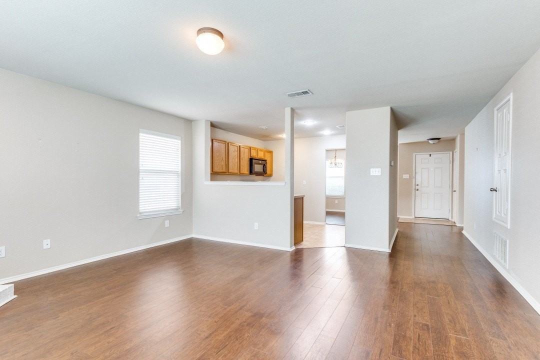 2417 Grand Rapids Dr - Photo 3 of 10