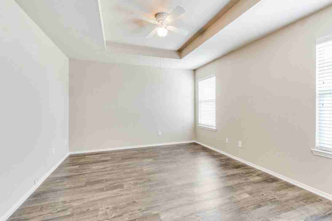 2417 Grand Rapids Dr - Photo 7 of 10