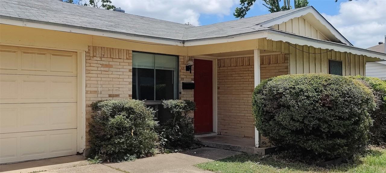 2413 Royal Dr - Photo 2 of 26