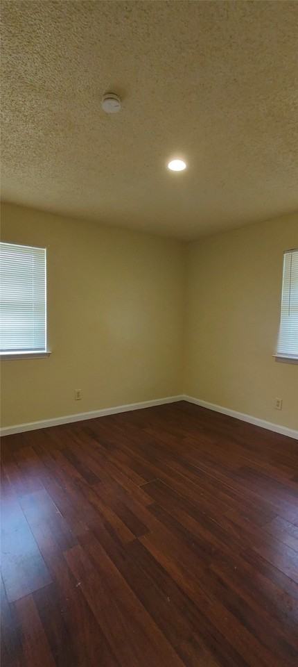2413 Royal Dr - Photo 4 of 26