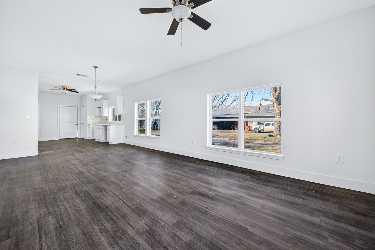 710 E Lamar St - Photo 6 of 25