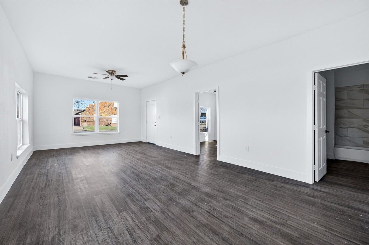 710 E Lamar St - Photo 7 of 25