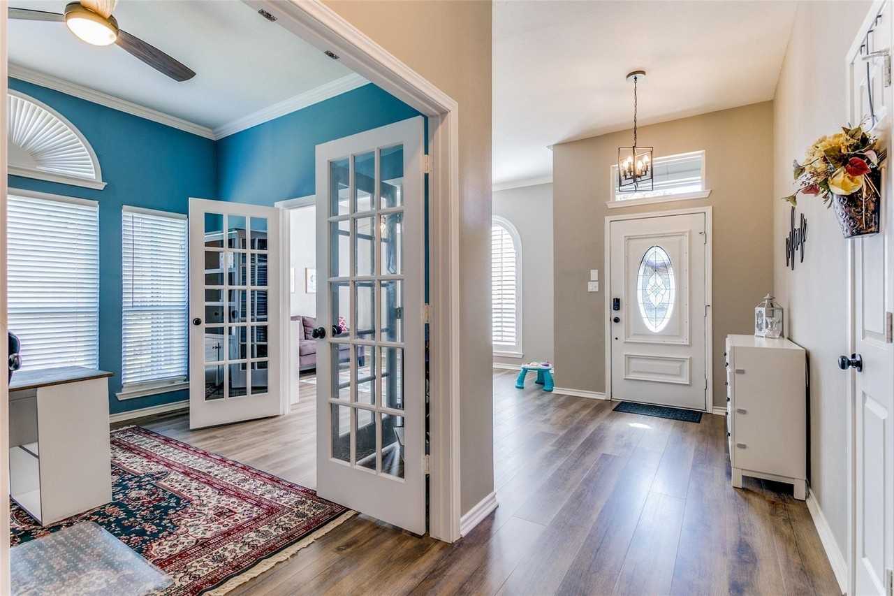 626 Beal Ln - Photo 2 of 23