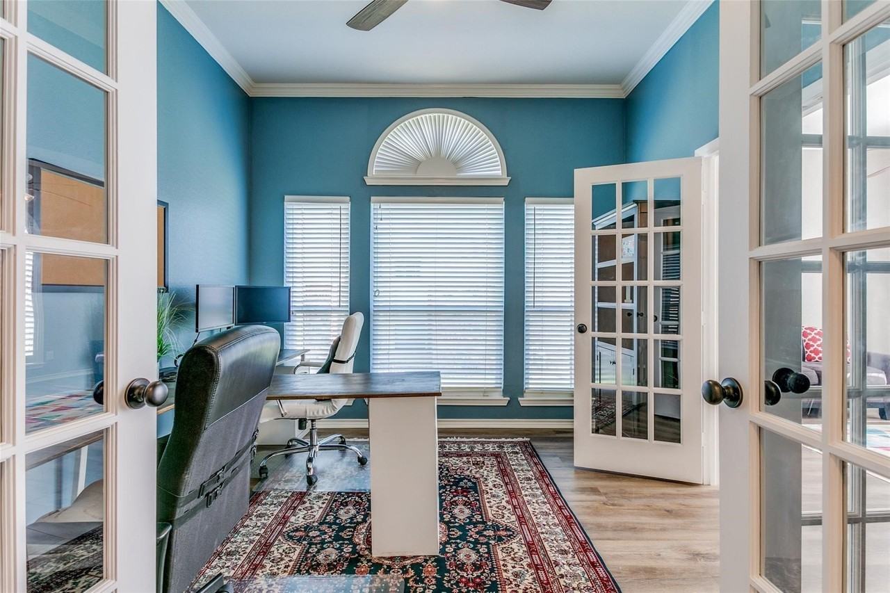 626 Beal Ln - Photo 3 of 23
