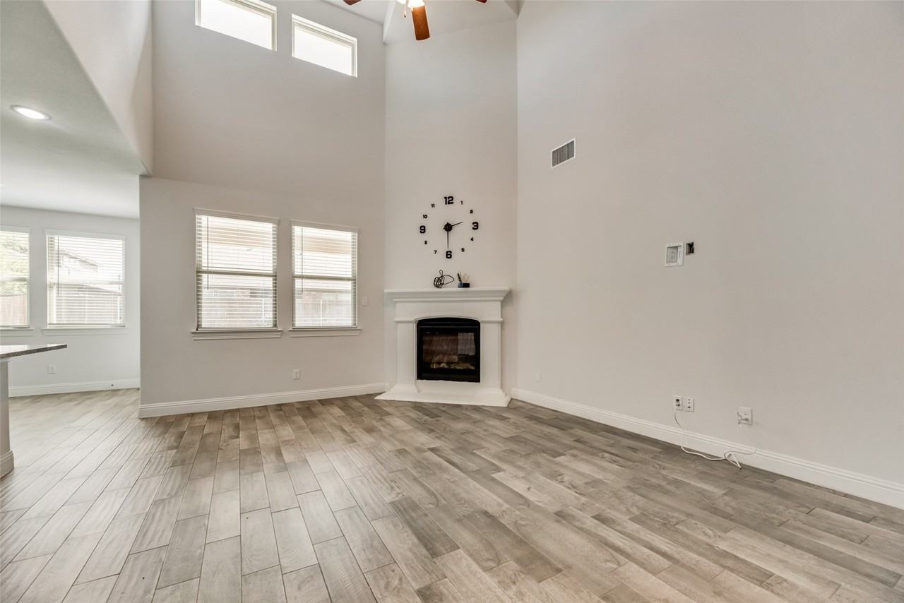 10813 Brownwood Pl - Photo 5 of 19