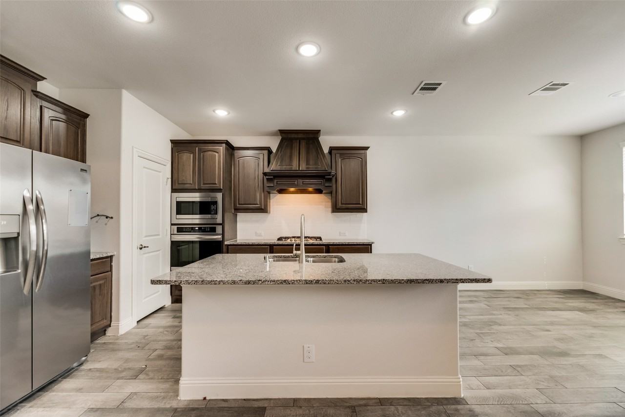 10813 Brownwood Pl - Photo 6 of 19