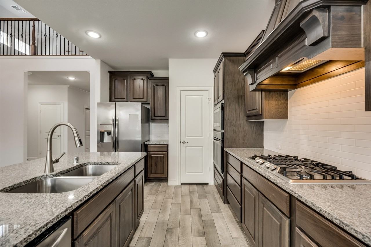10813 Brownwood Pl - Photo 7 of 19