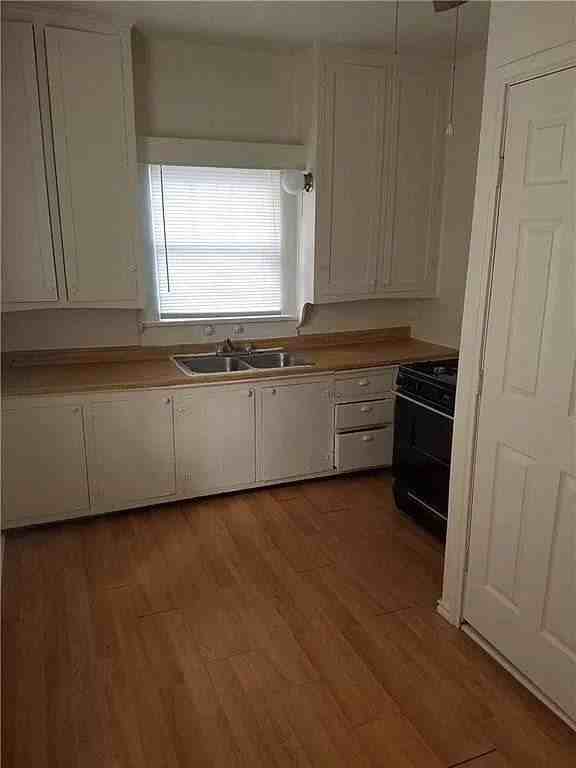 919 N Austin St #919-5 - Photo 2 of 7