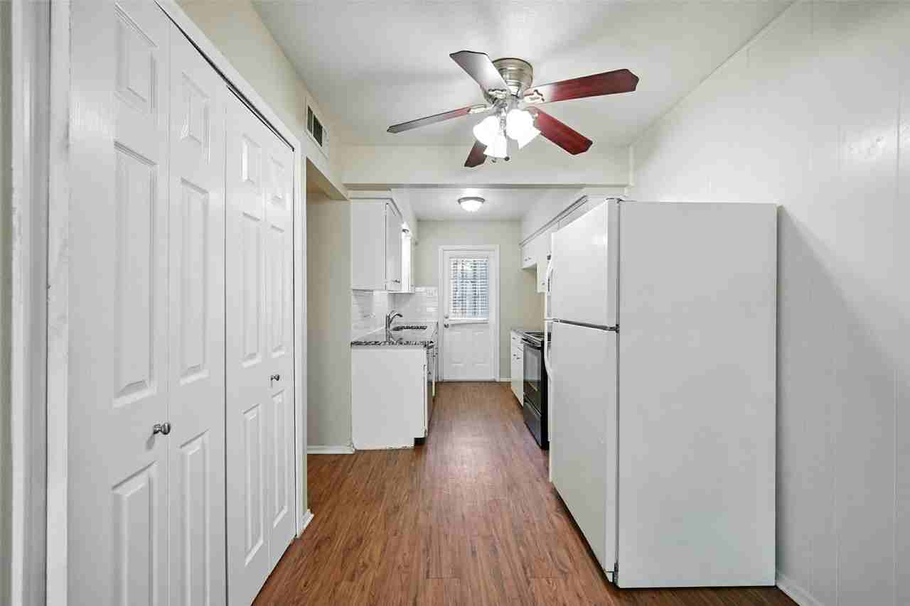 103 W Brown St #2 - Photo 3 of 24