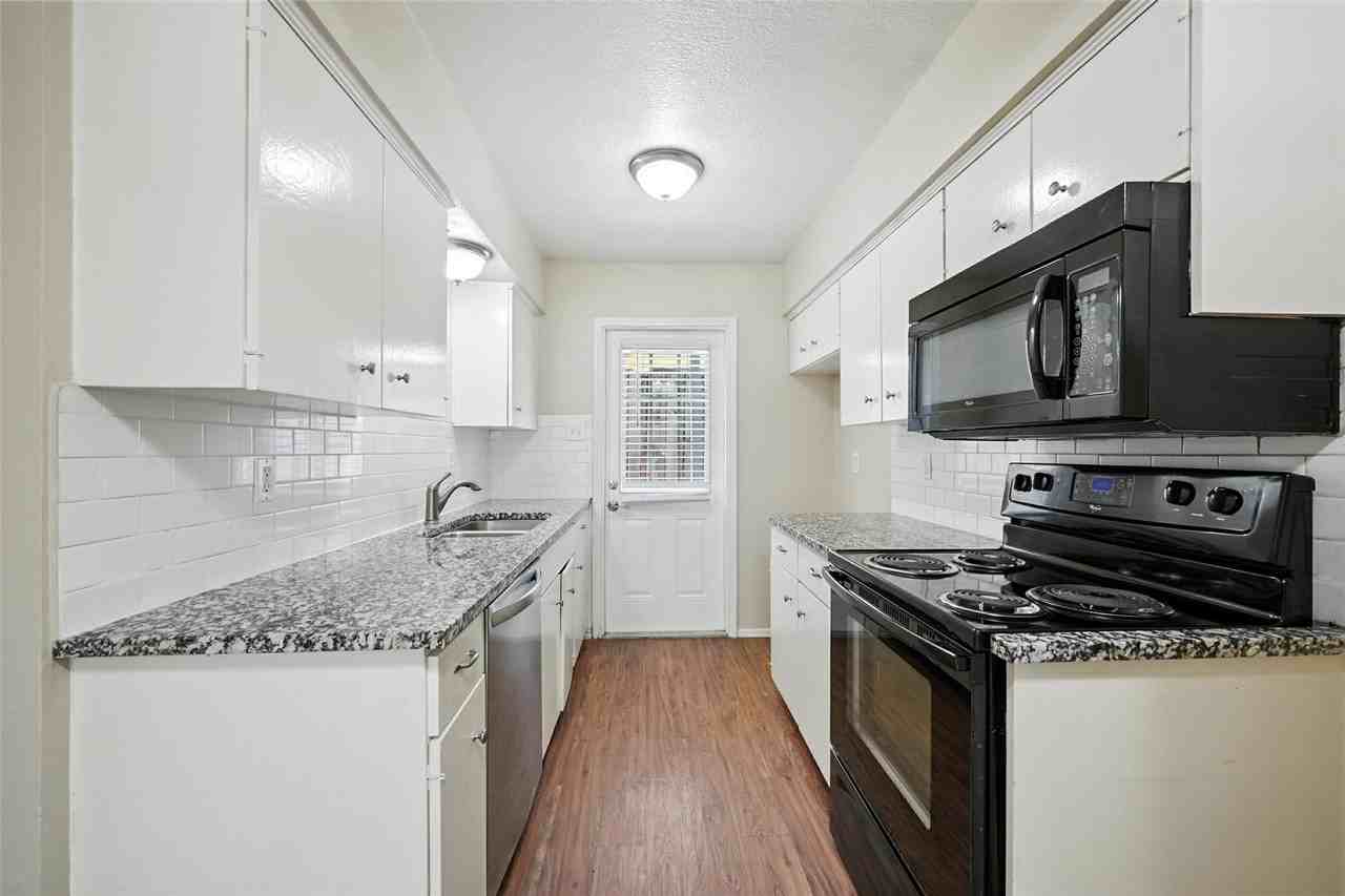 103 W Brown St #2 - Photo 5 of 24