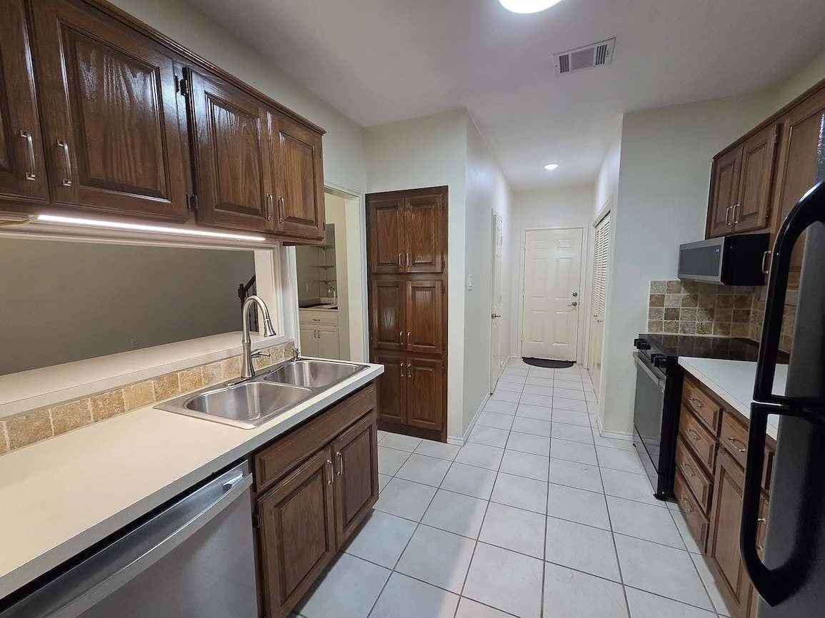 5839 Lake Point Dr - Photo 7 of 22
