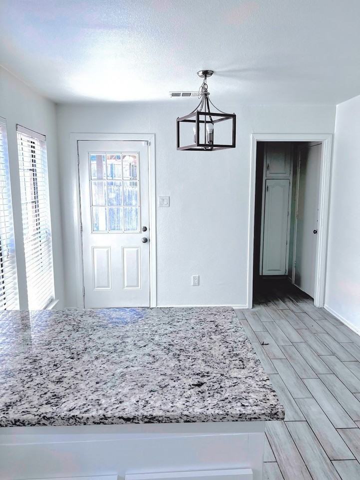 9408 Summerhill Ln - Photo 5 of 11
