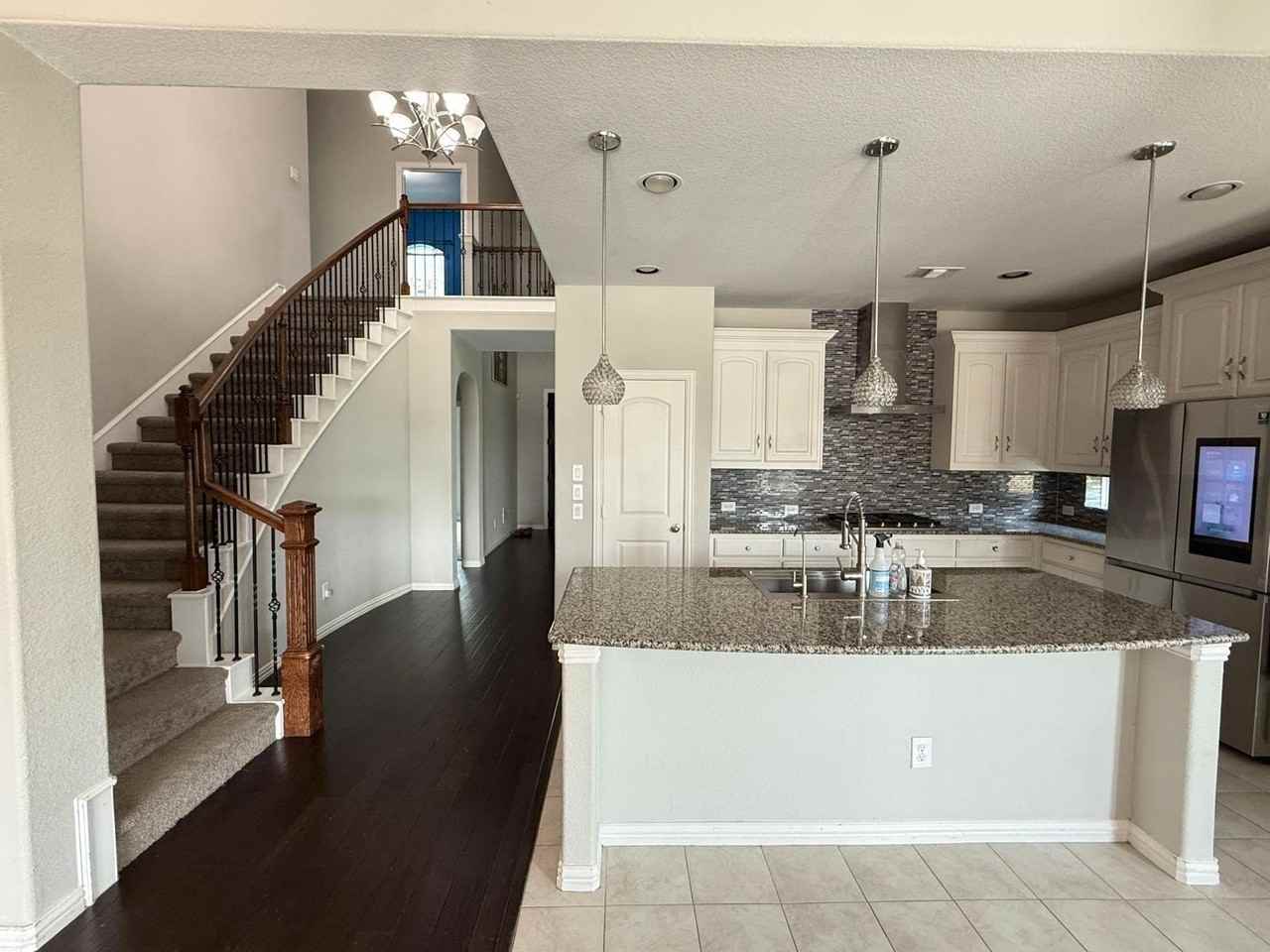5613 Alpenrose Ave - Photo 2 of 23