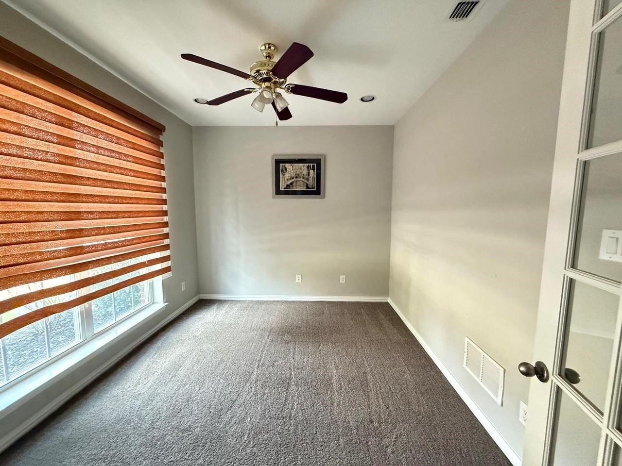 5613 Alpenrose Ave - Photo 3 of 23