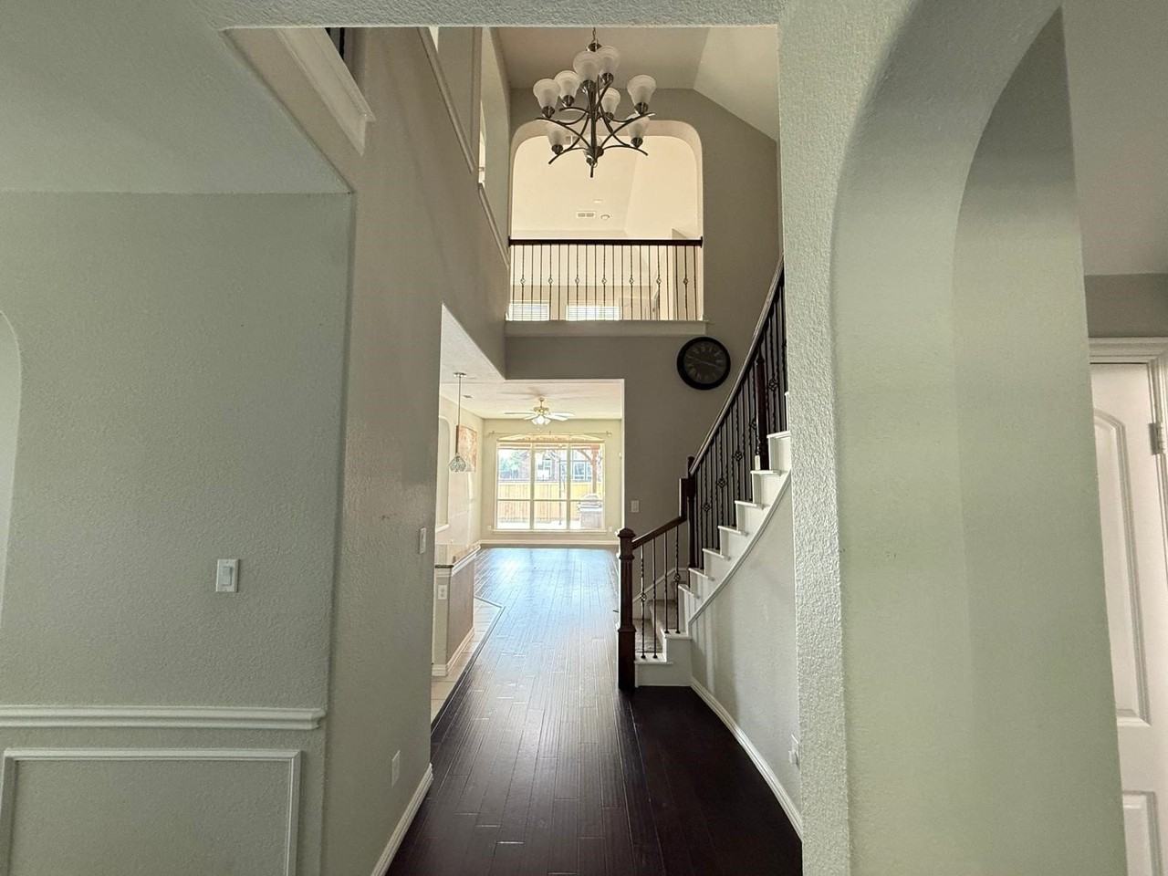 5613 Alpenrose Ave - Photo 6 of 23