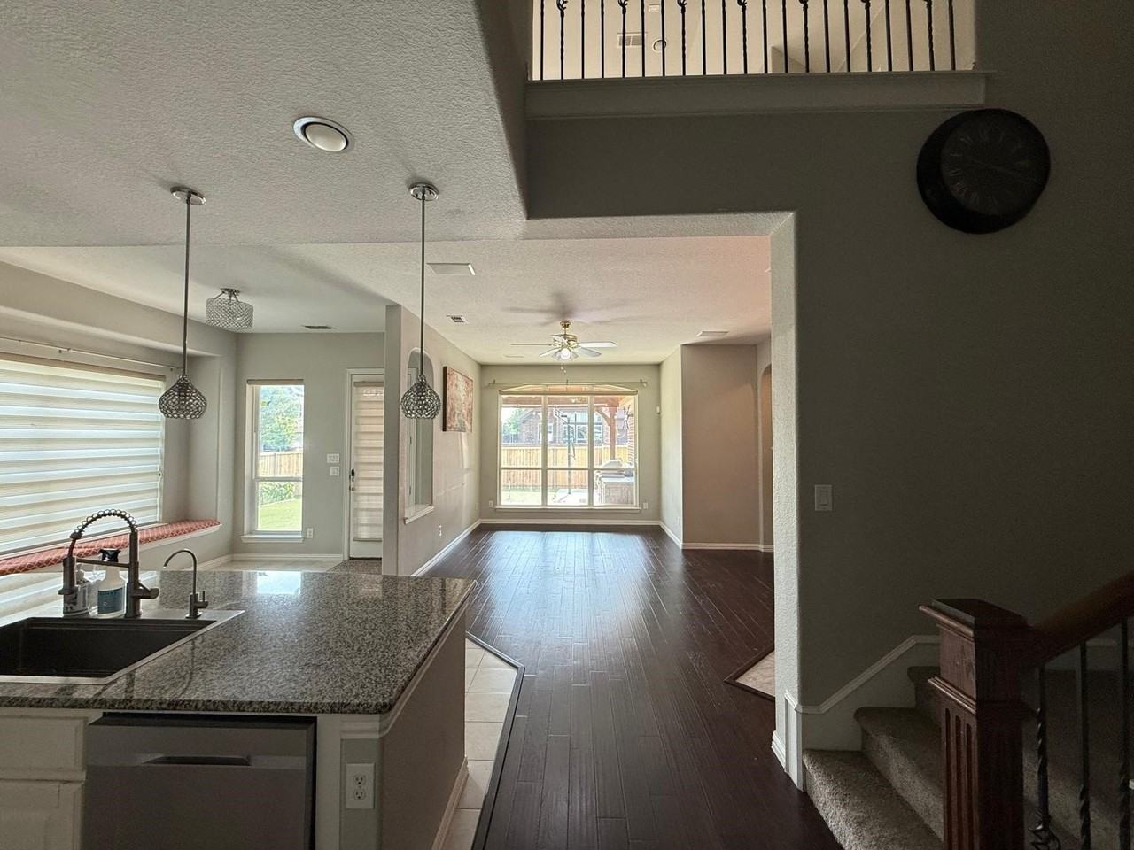 5613 Alpenrose Ave - Photo 7 of 23