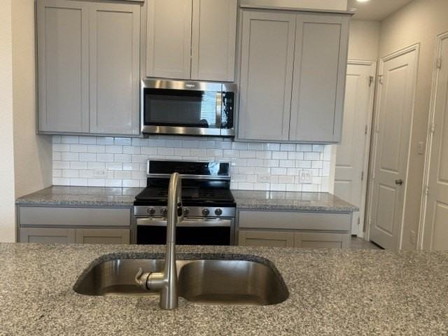 17709 Sage Ln - Photo 4 of 32