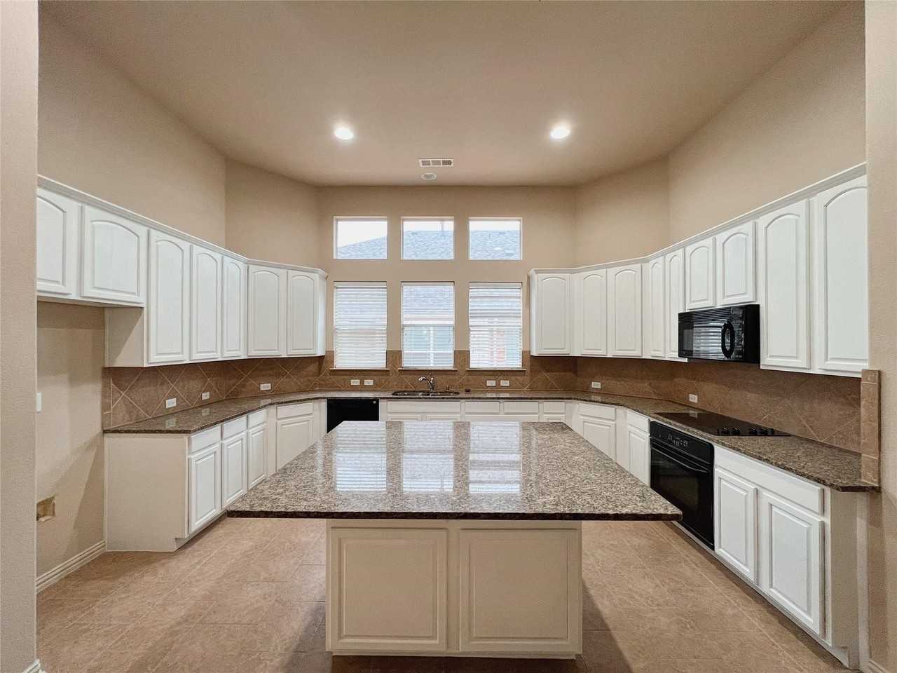 2798 Sparks Dr - Photo 4 of 23