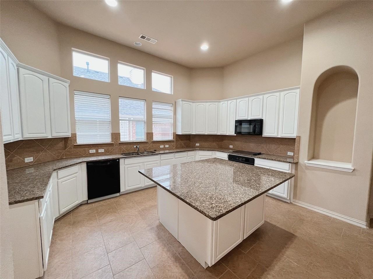 2798 Sparks Dr - Photo 5 of 23