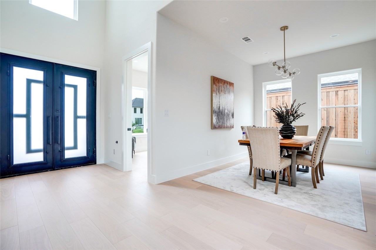 7614 Linwood Ave - Photo 4 of 39