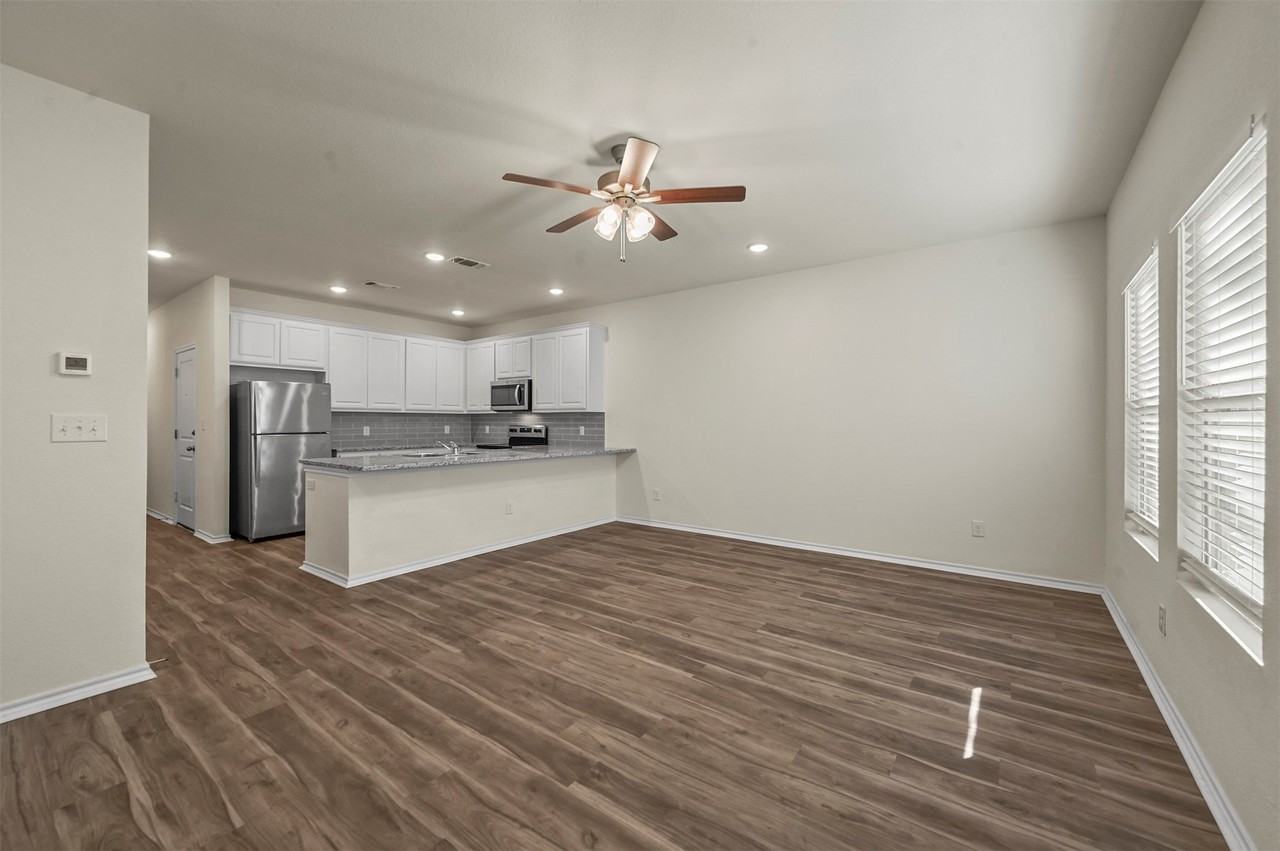105 Se 4th St #2 - Photo 2 of 23