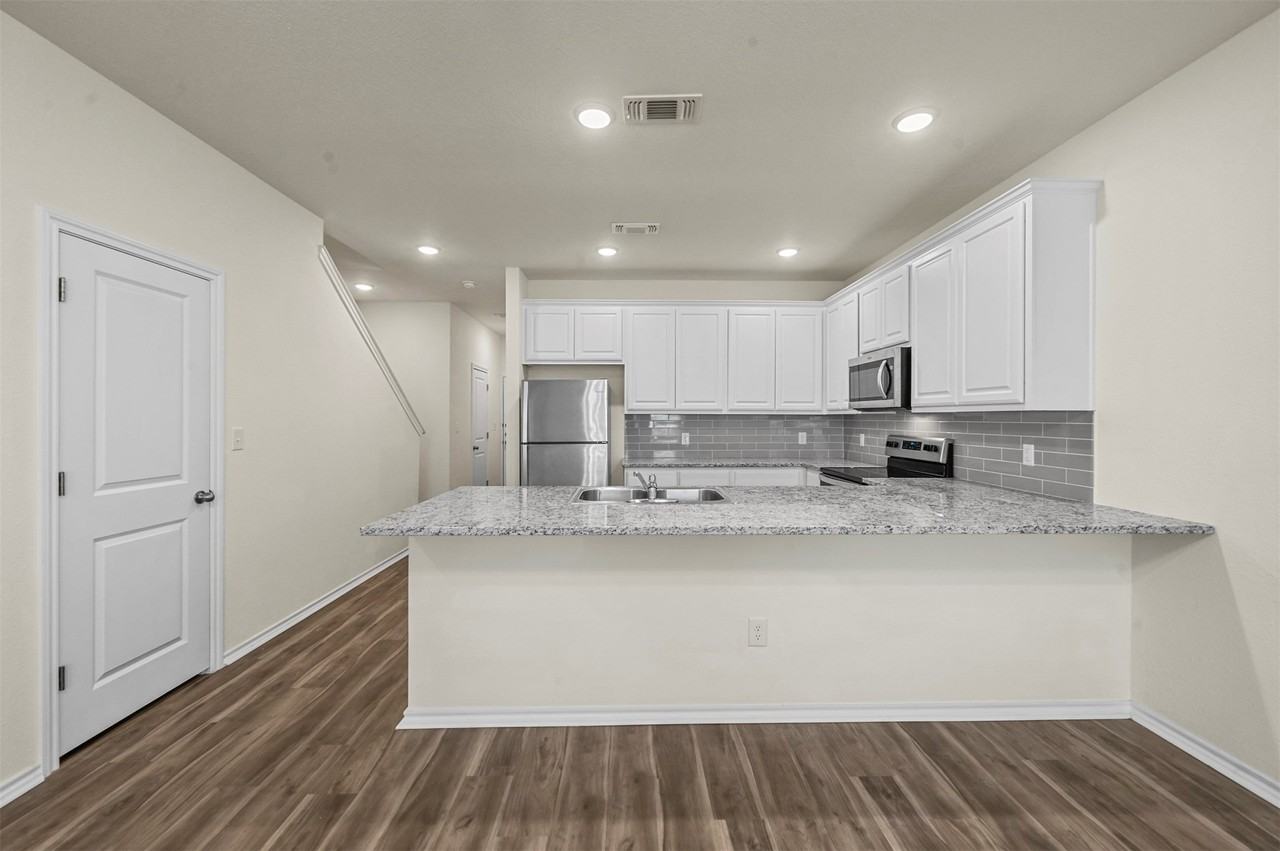 105 Se 4th St #2 - Photo 3 of 23