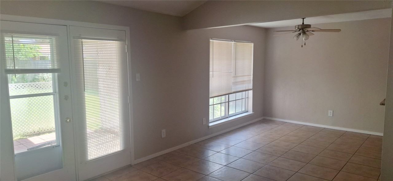 2428 Heathercrest Dr - Photo 3 of 13