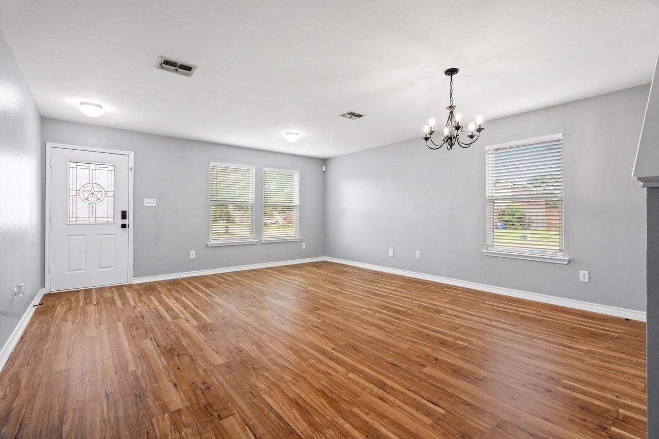 14801 Whispering Ct - Photo 3 of 24