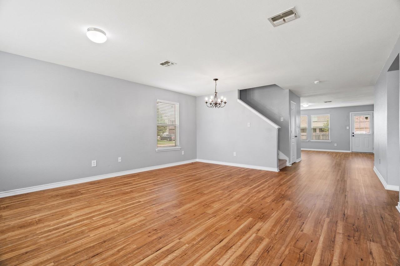 14801 Whispering Ct - Photo 4 of 24
