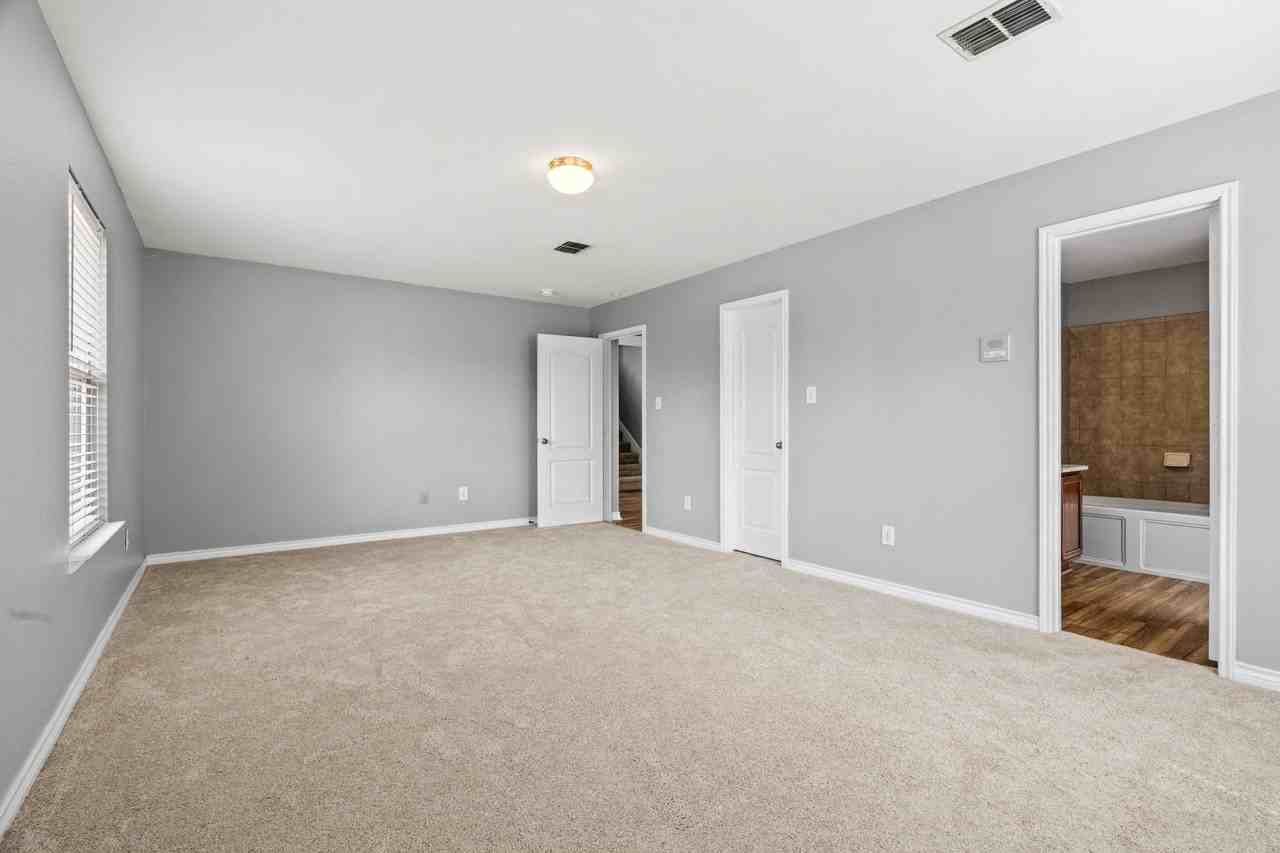 14801 Whispering Ct - Photo 5 of 24