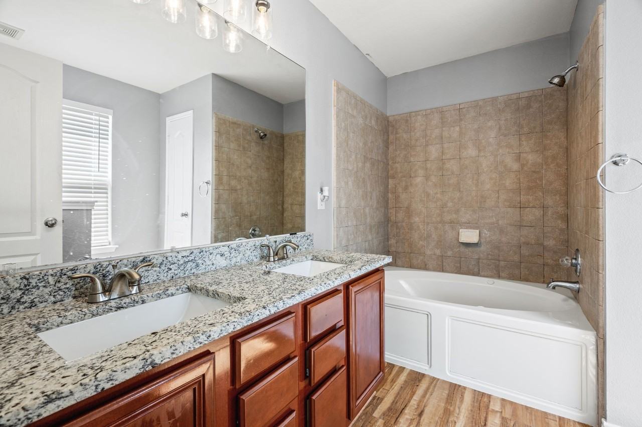 14801 Whispering Ct - Photo 6 of 24