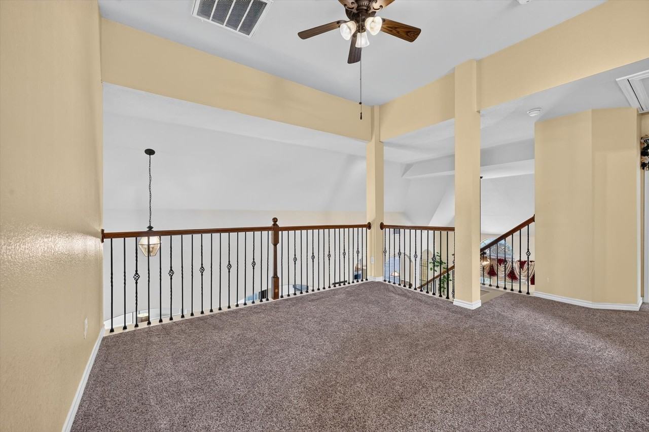 358 Fairlanding Ave - Photo 7 of 22