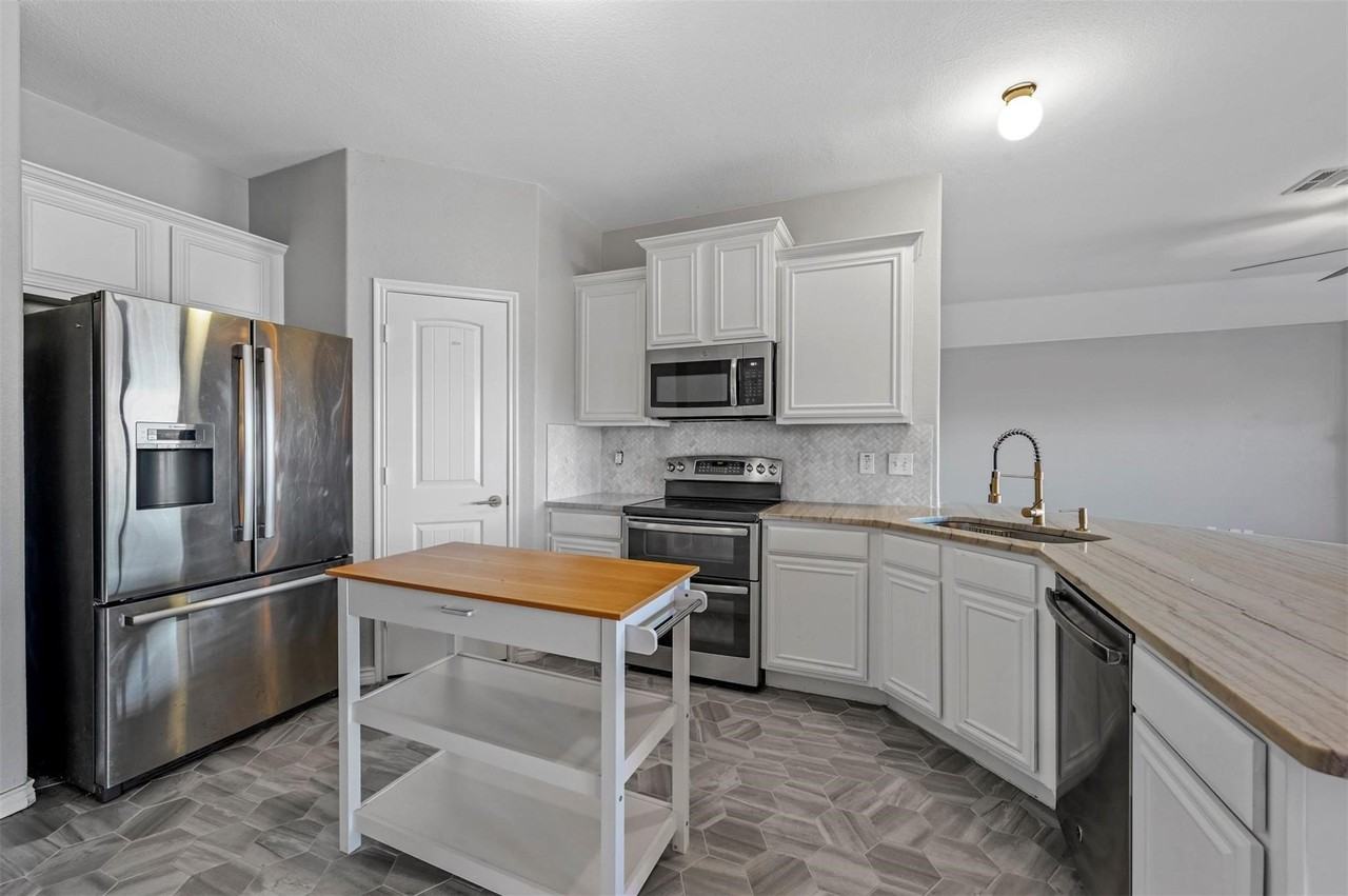 5590 Manitou Dr - Photo 4 of 22