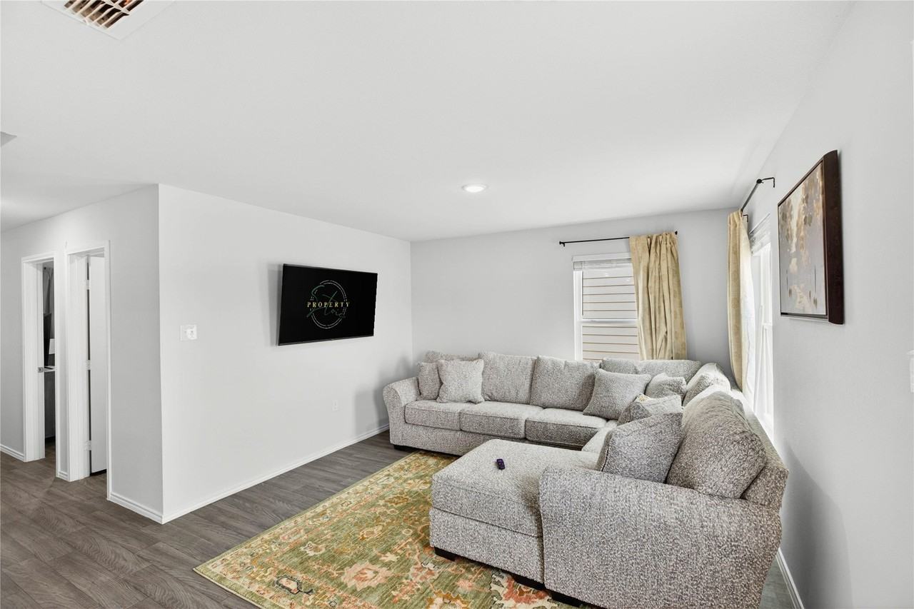 3533 Silver Springs Ct - Photo 6 of 34