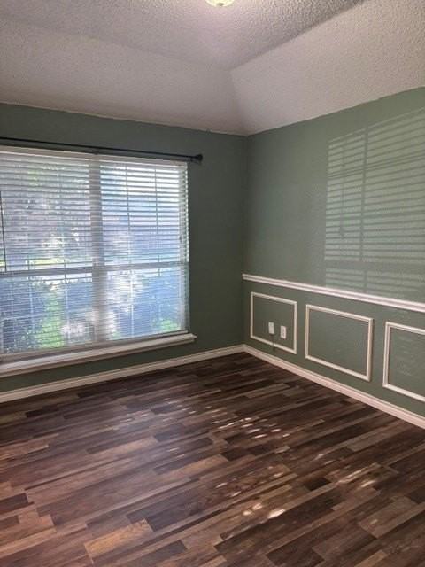 1300 Rosewood Ln - Photo 3 of 17