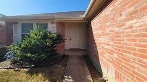 5727 Hunters Bend Ln - Photo 2 of 20