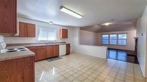 5727 Hunters Bend Ln - Photo 4 of 20